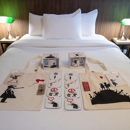 Walled Off Hotel Paris Dış mekan fotoğraf